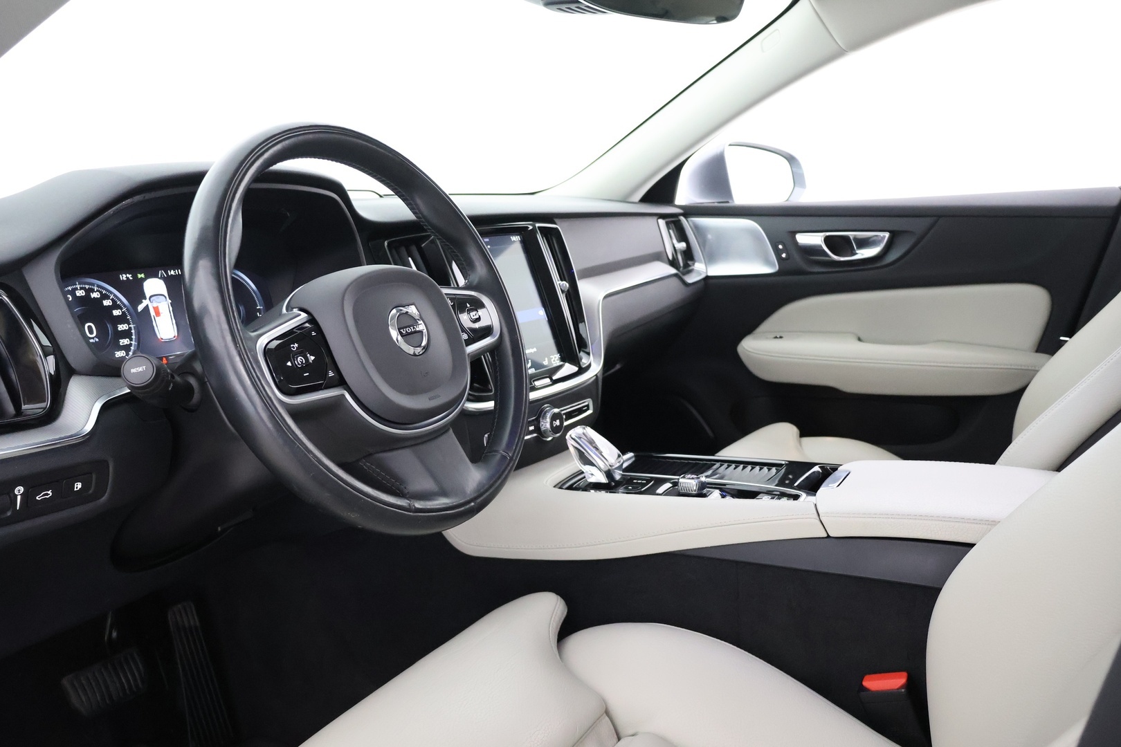 VOLVO V60 2020