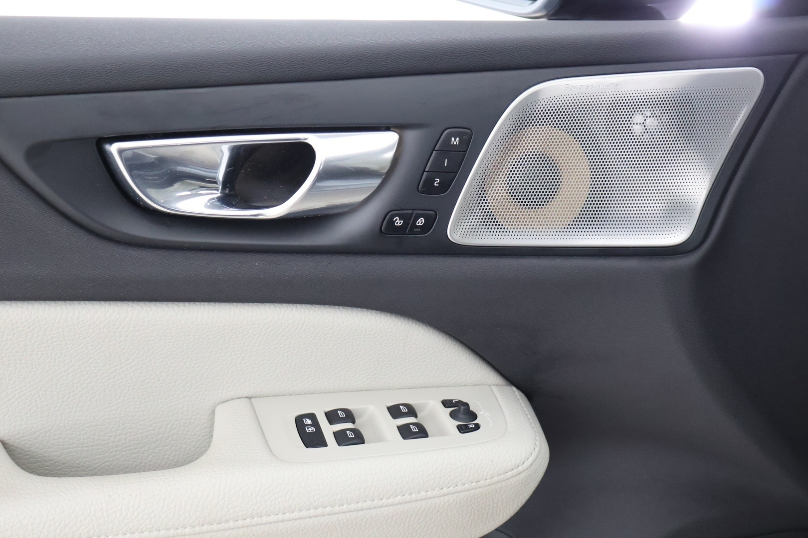VOLVO V60 2020