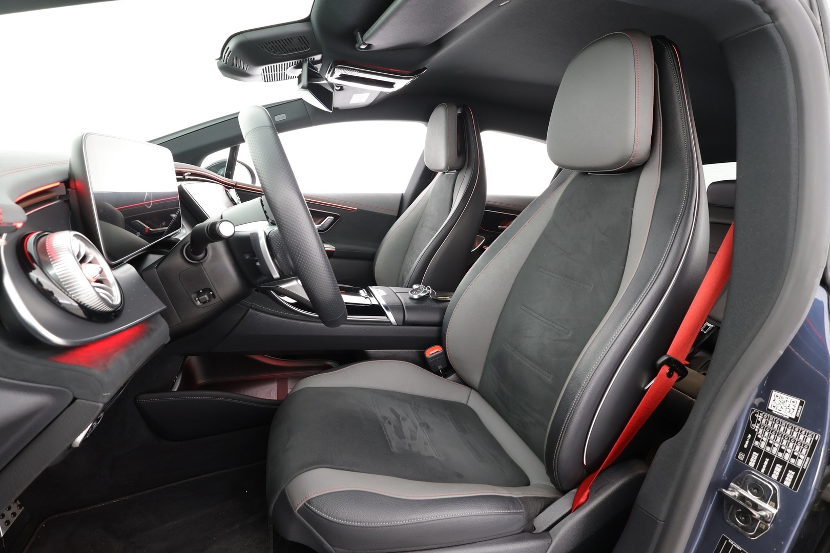 MERCEDES-BENZ EQE 2024