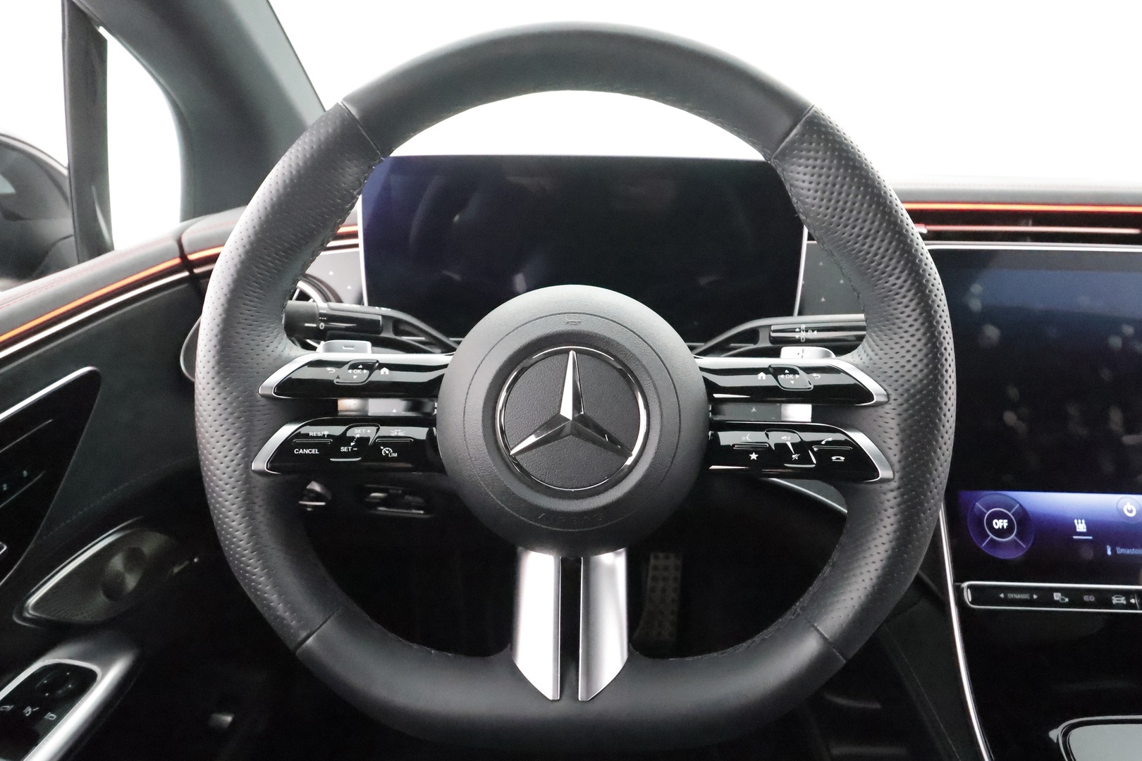 MERCEDES-BENZ EQE 2024