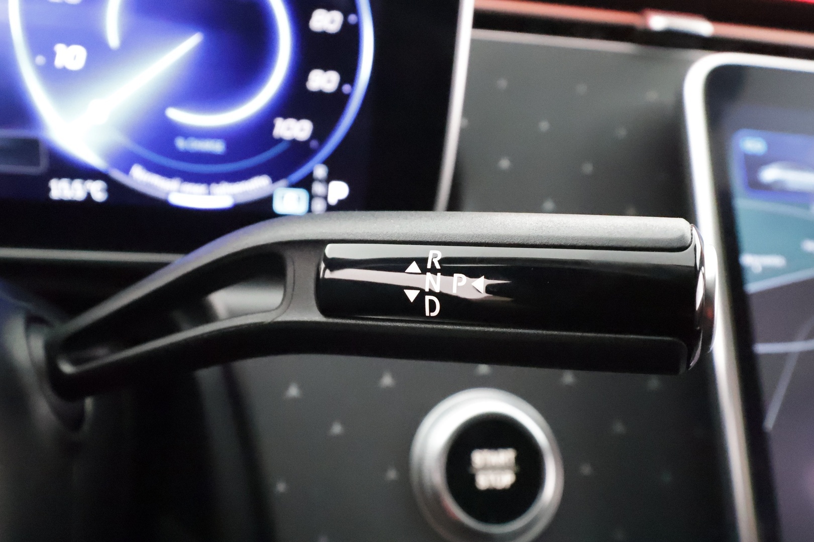 MERCEDES-BENZ EQE 2024