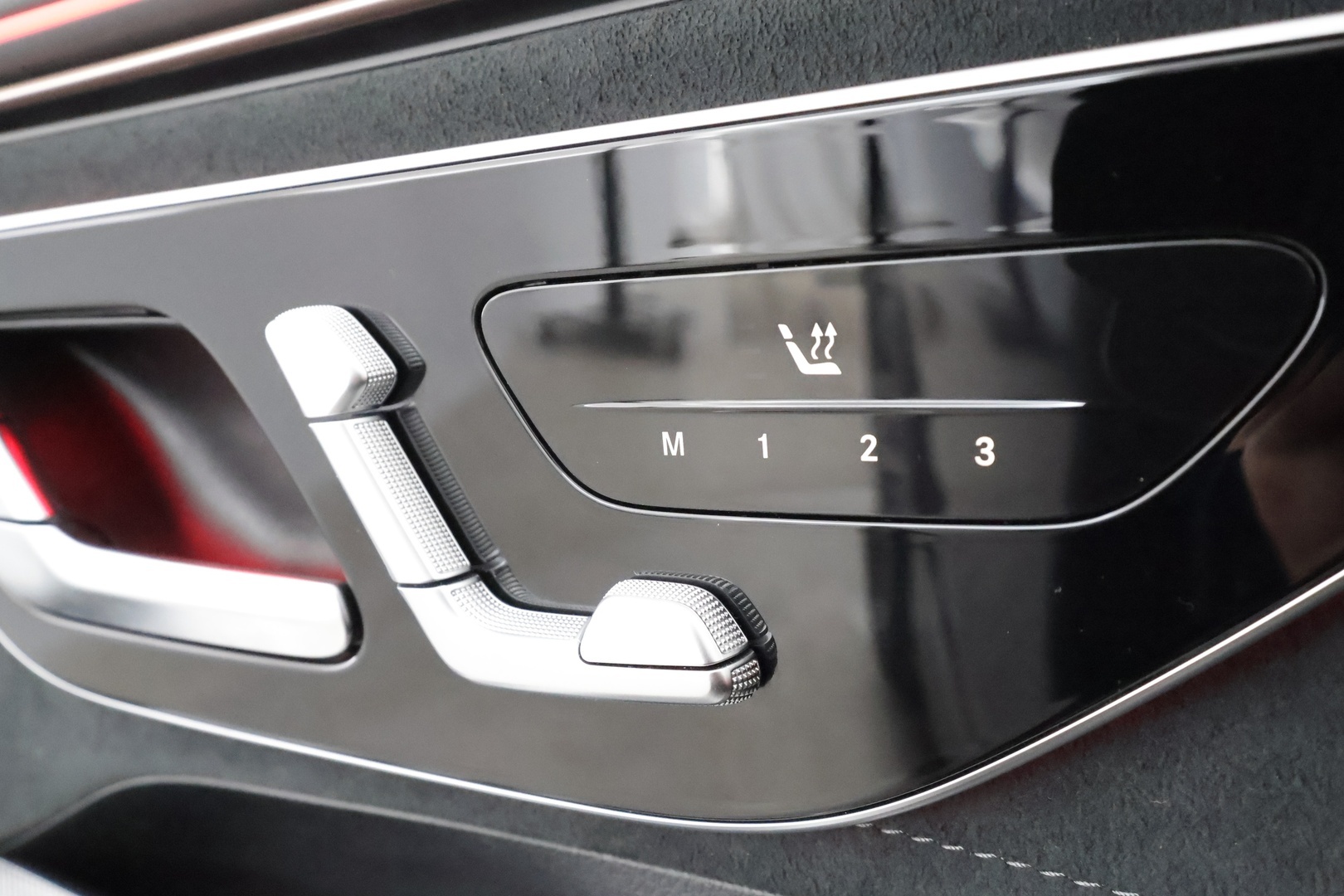 MERCEDES-BENZ EQE 2024