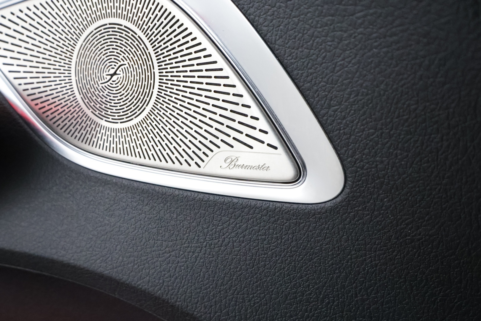 MERCEDES-BENZ EQE 2024