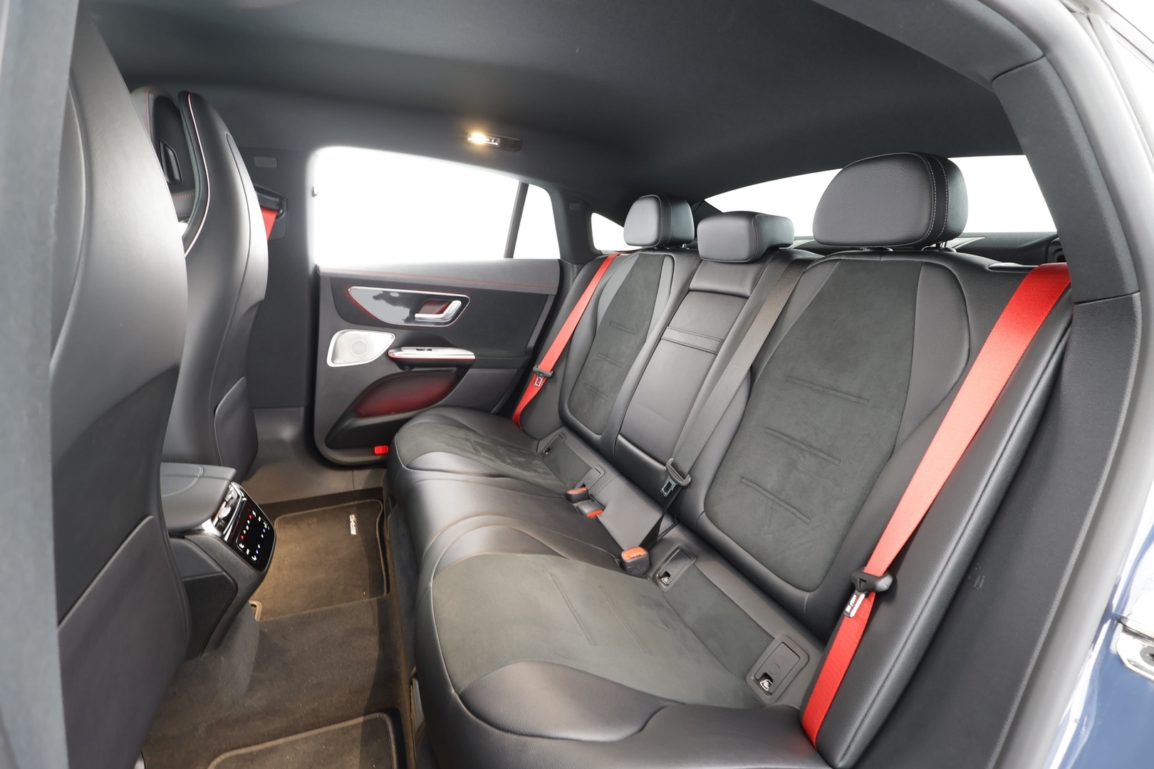 MERCEDES-BENZ EQE 2024