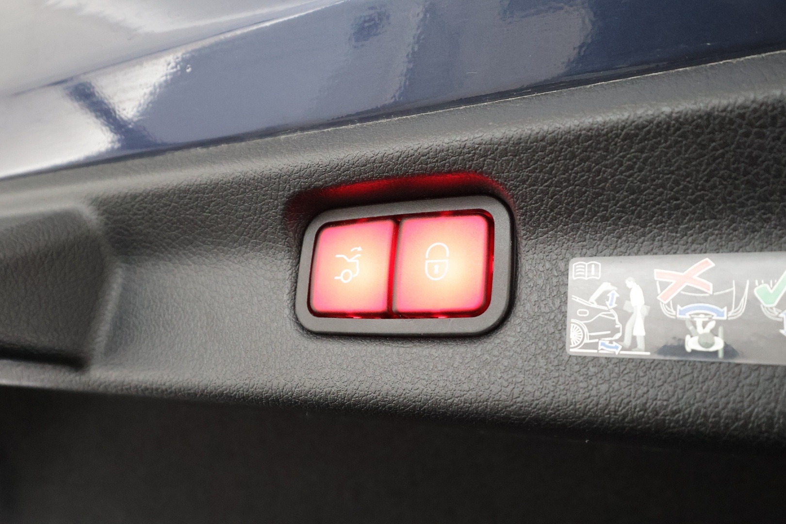 MERCEDES-BENZ EQE 2024