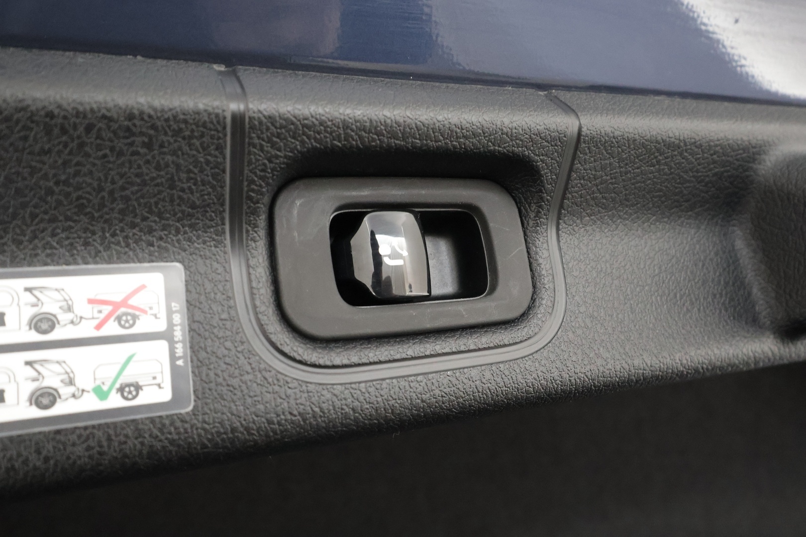 MERCEDES-BENZ EQE 2024