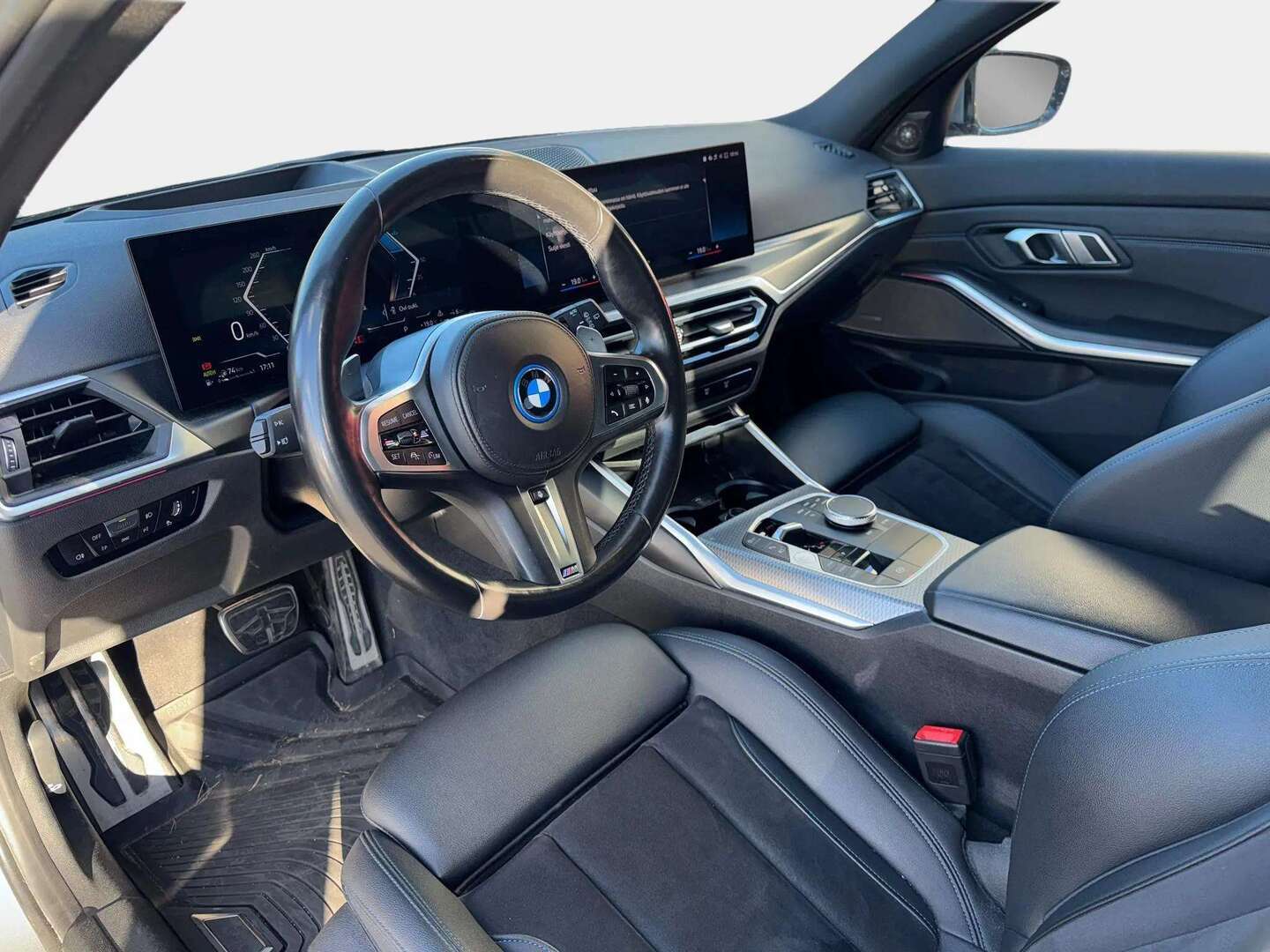 BMW 330 2023