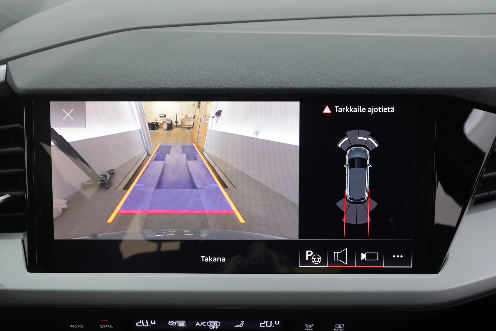AUDI Q4 e-tron 2023