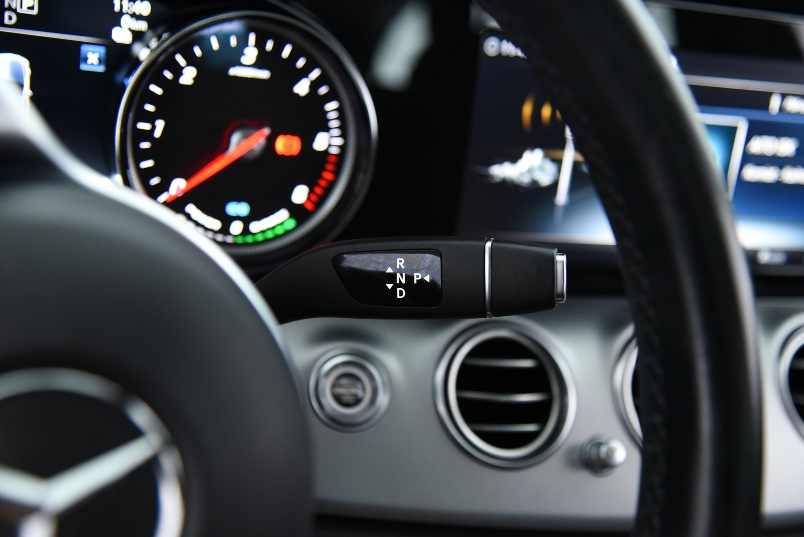 MERCEDES-BENZ E 2020