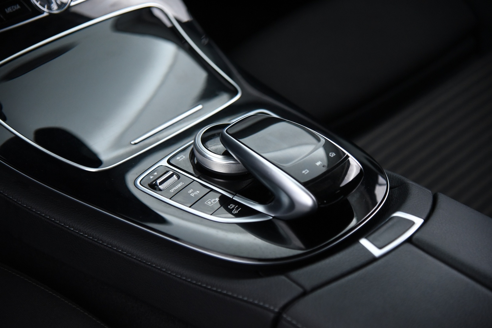 MERCEDES-BENZ E 2020