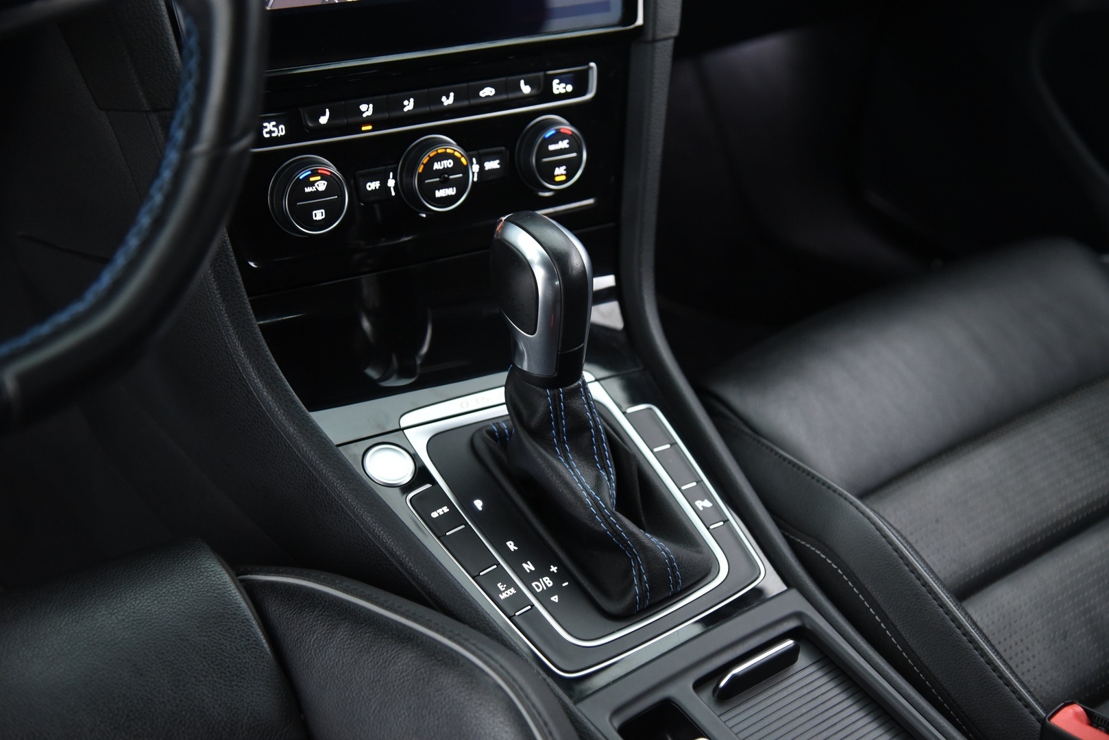 VOLKSWAGEN GOLF 2020