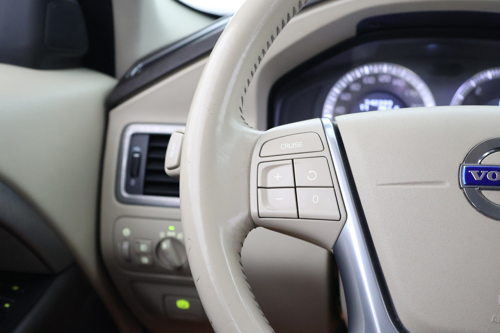 VOLVO XC70 2010
