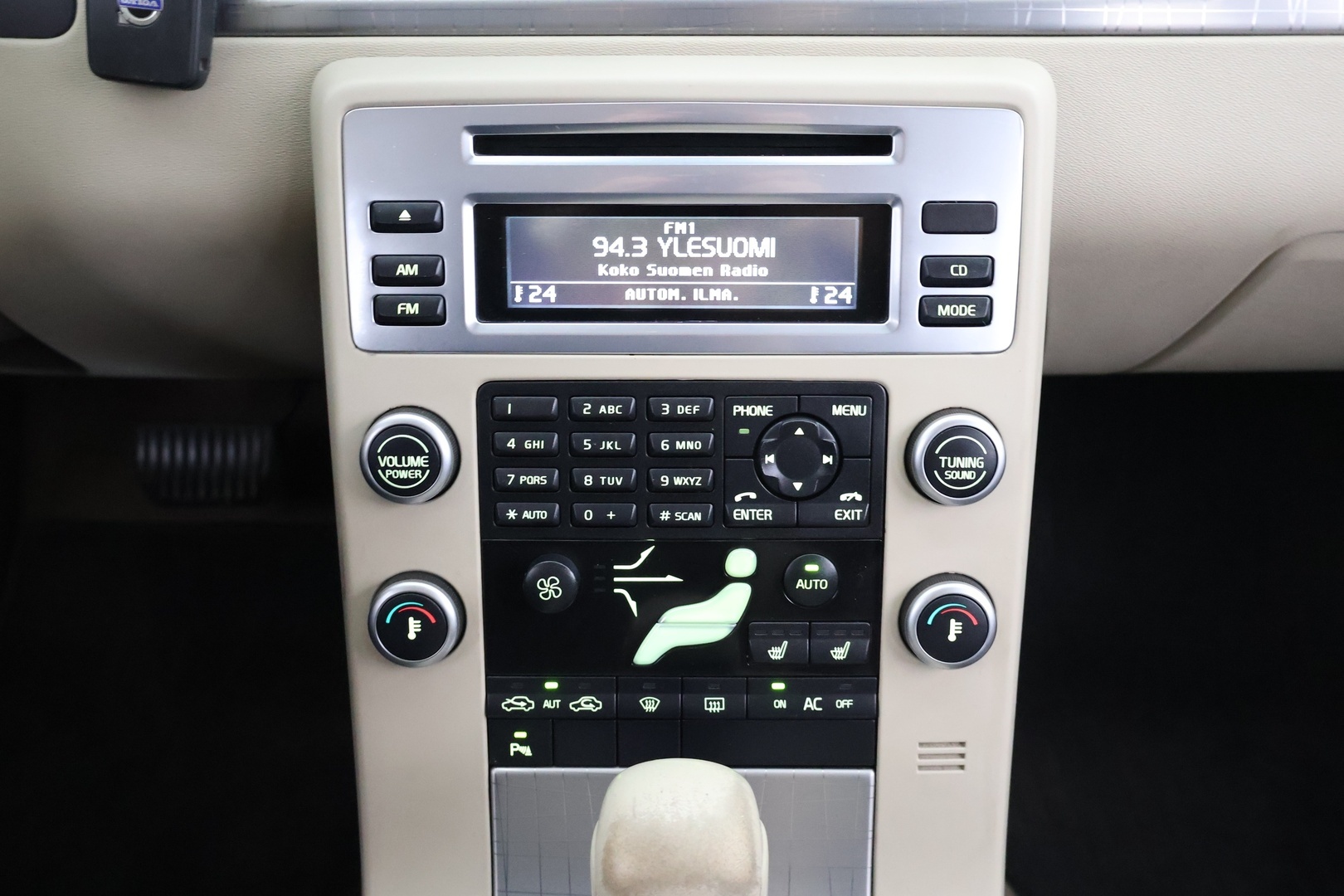 VOLVO XC70 2010