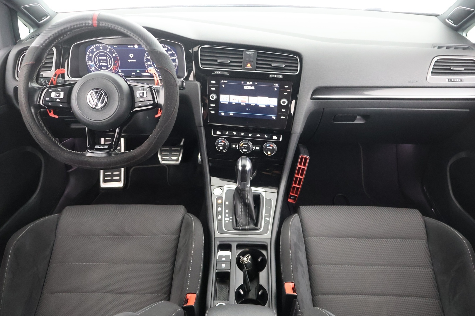 VOLKSWAGEN Golf 2018
