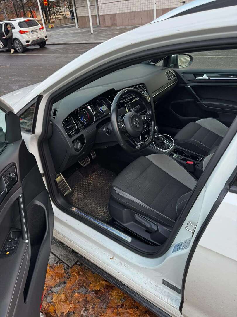 VOLKSWAGEN Golf 2016