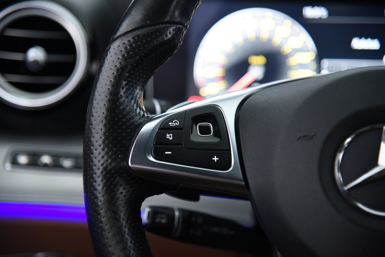 MERCEDES-BENZ E 2017