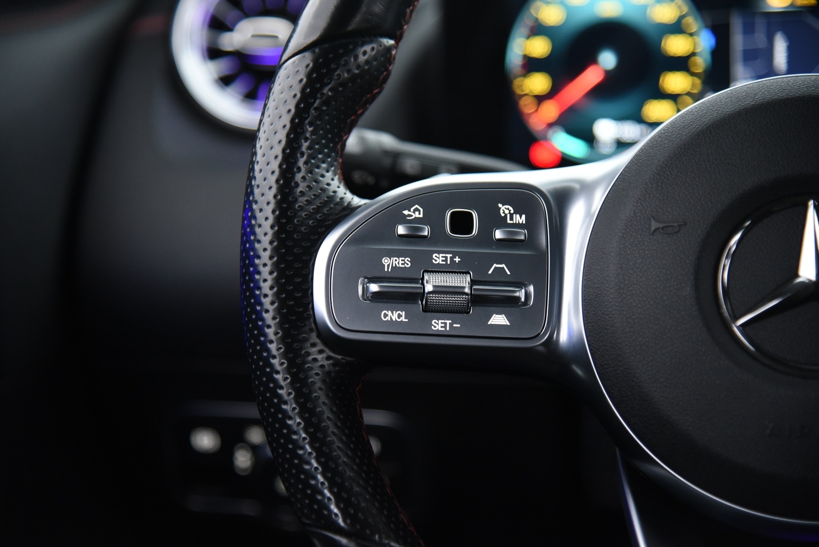 MERCEDES-BENZ EQA 2021