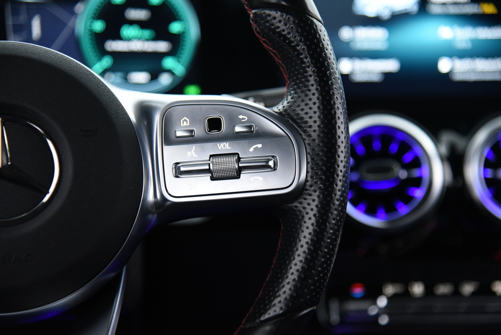 MERCEDES-BENZ EQA 2021