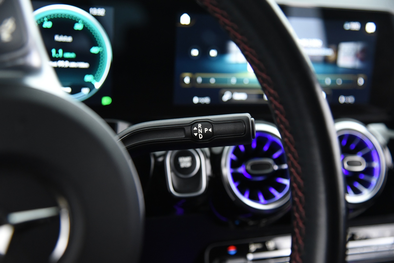 MERCEDES-BENZ EQA 2021