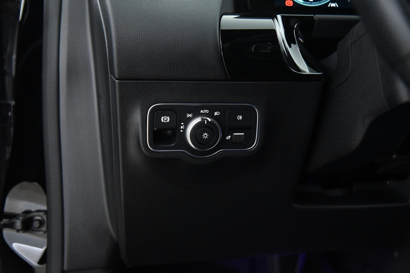 MERCEDES-BENZ EQA 2021