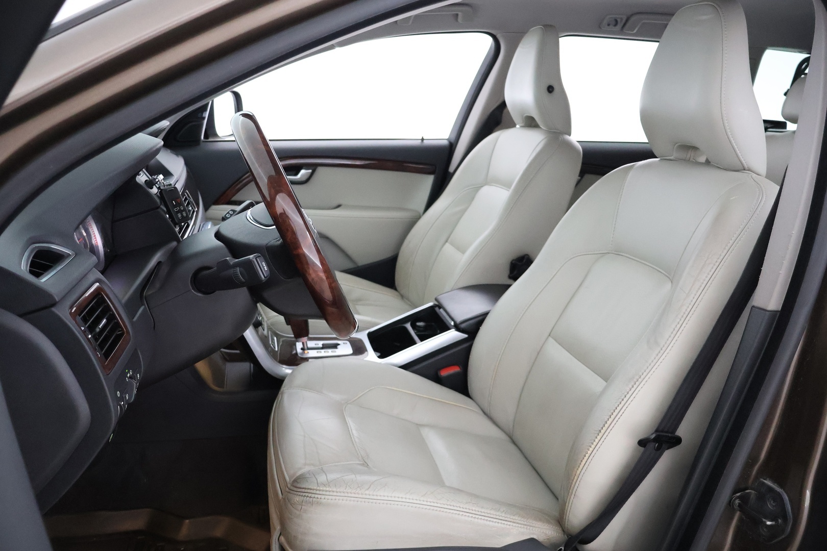 VOLVO XC70 2012