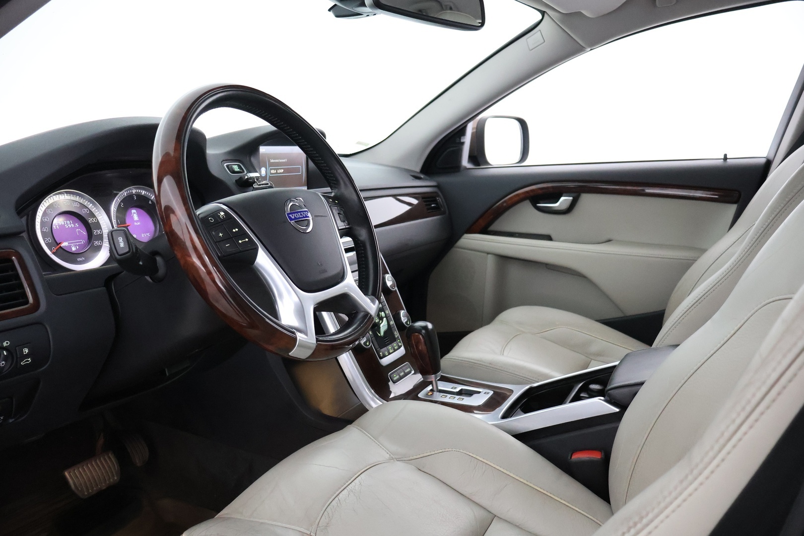 VOLVO XC70 2012