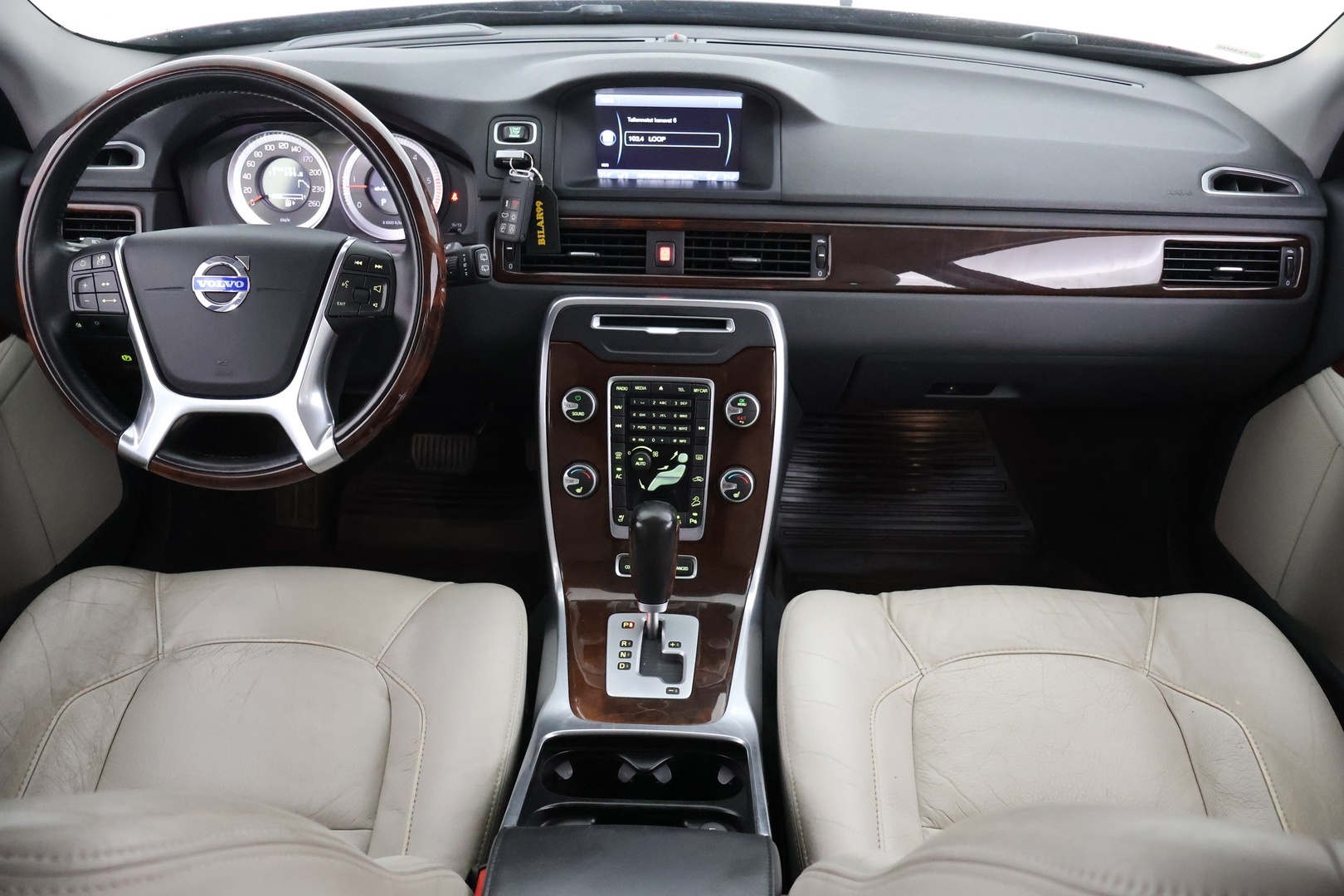 VOLVO XC70 2012