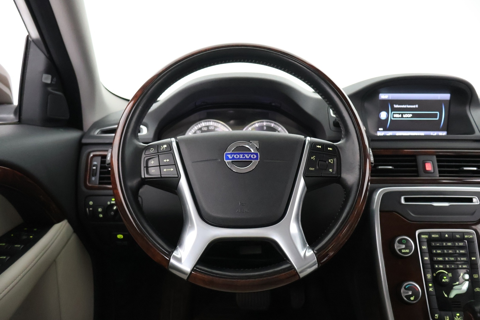 VOLVO XC70 2012