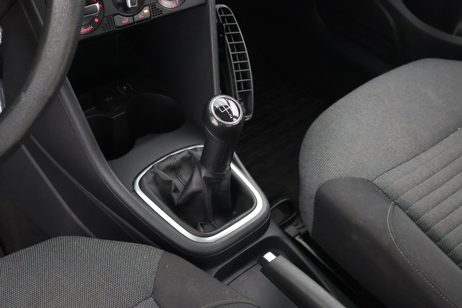 VOLKSWAGEN Polo 2011