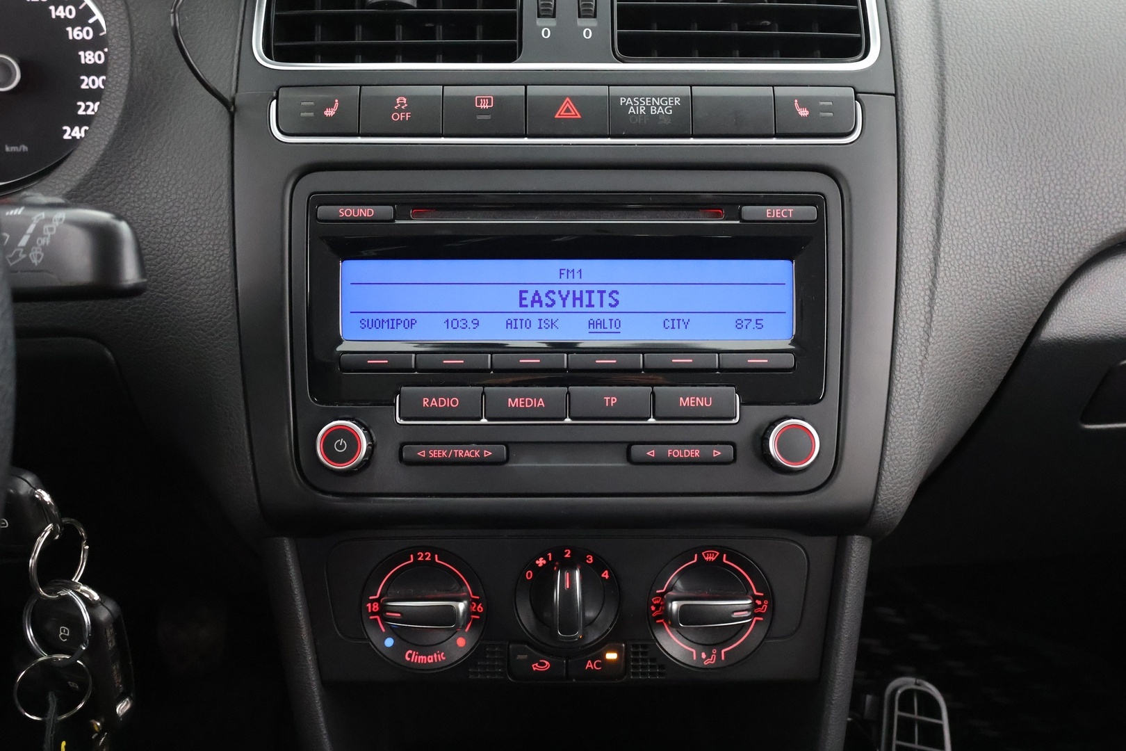 VOLKSWAGEN Polo 2011