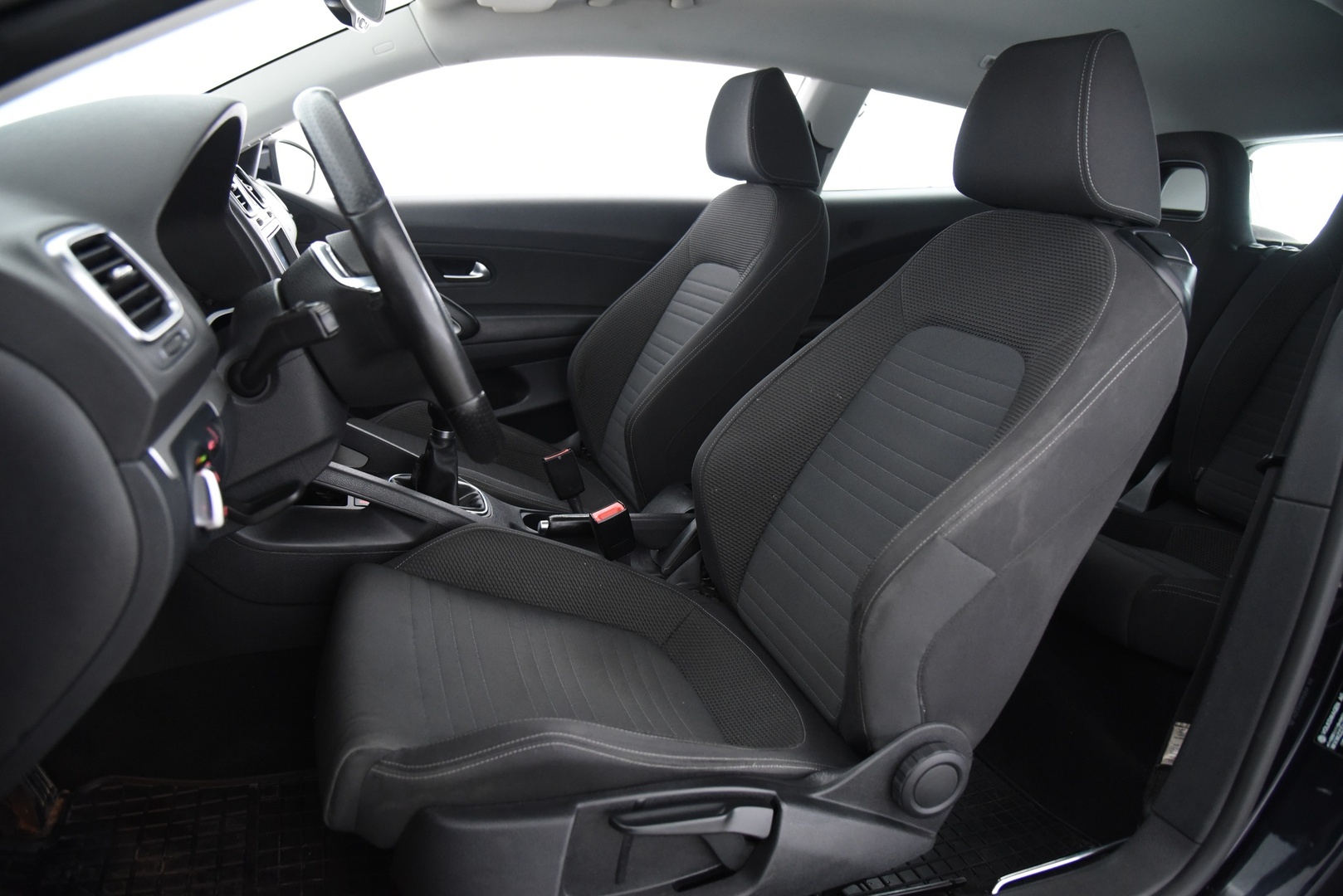 VOLKSWAGEN Scirocco 2012