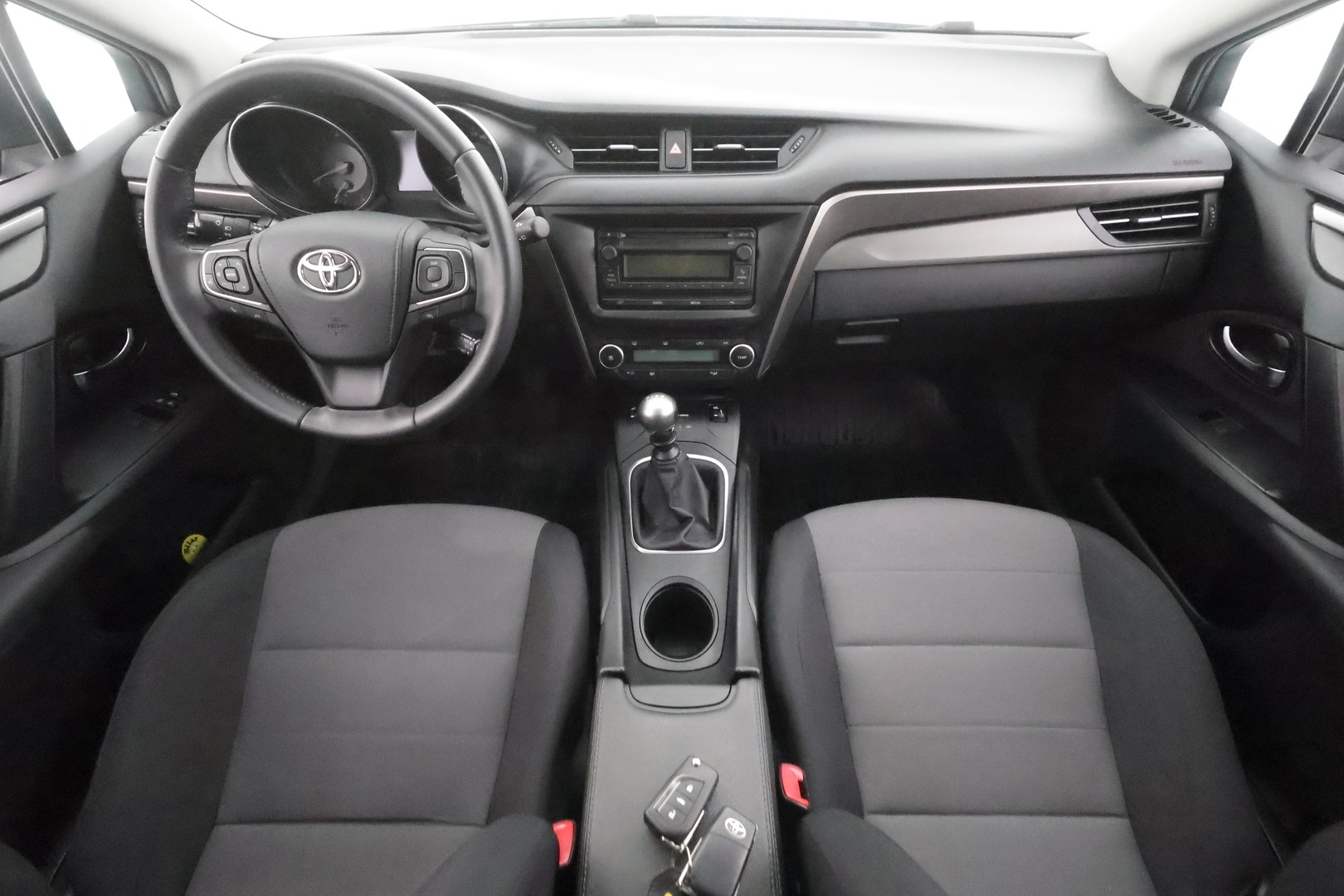TOYOTA Avensis 2016