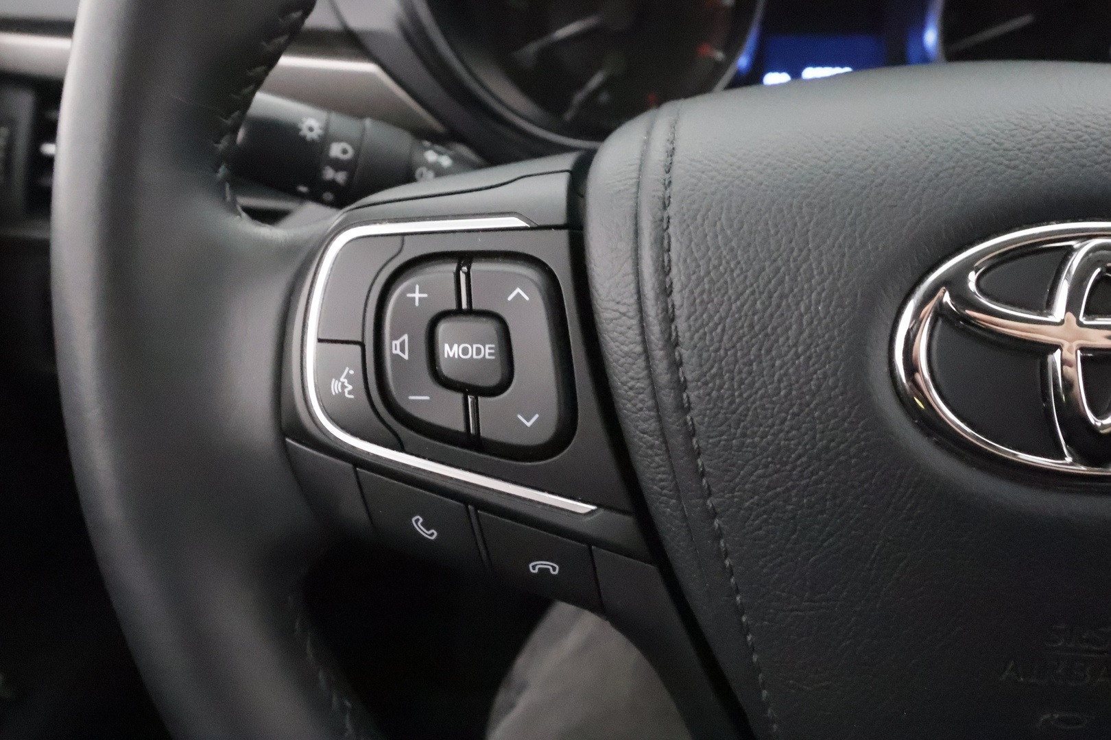 TOYOTA Avensis 2016