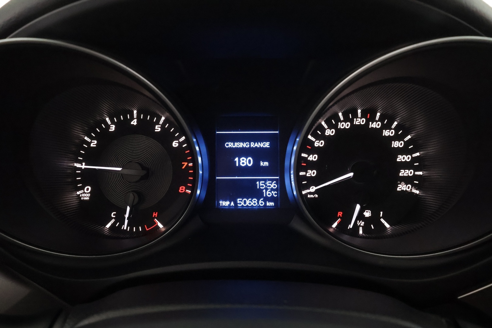 TOYOTA Avensis 2016