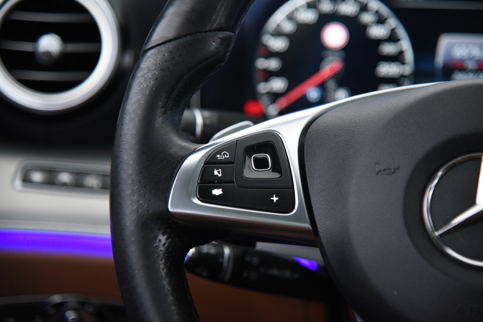 MERCEDES-BENZ E 2016