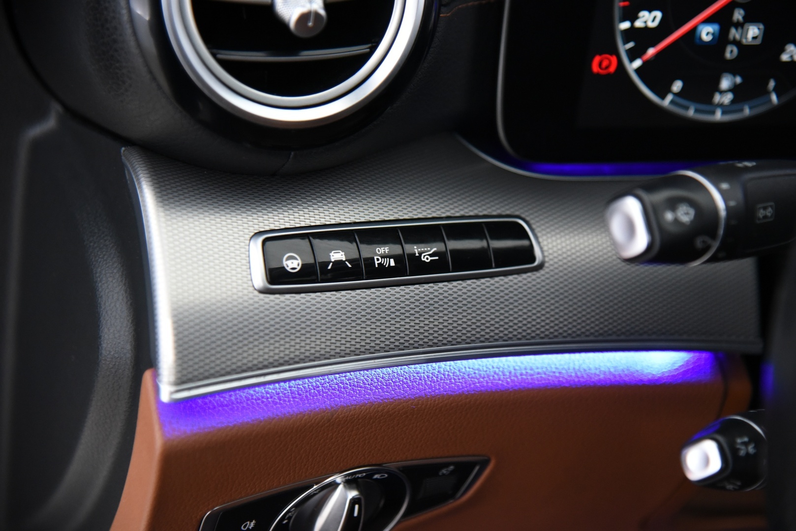 MERCEDES-BENZ E 2016