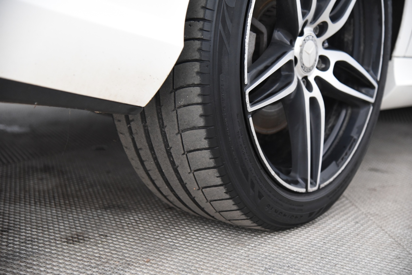 MERCEDES-BENZ E 2016