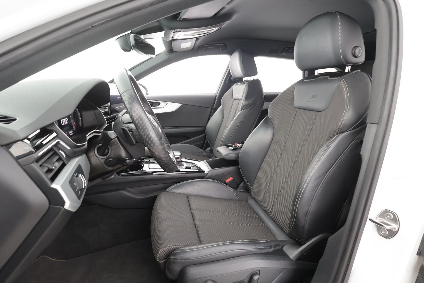 AUDI A4 2023