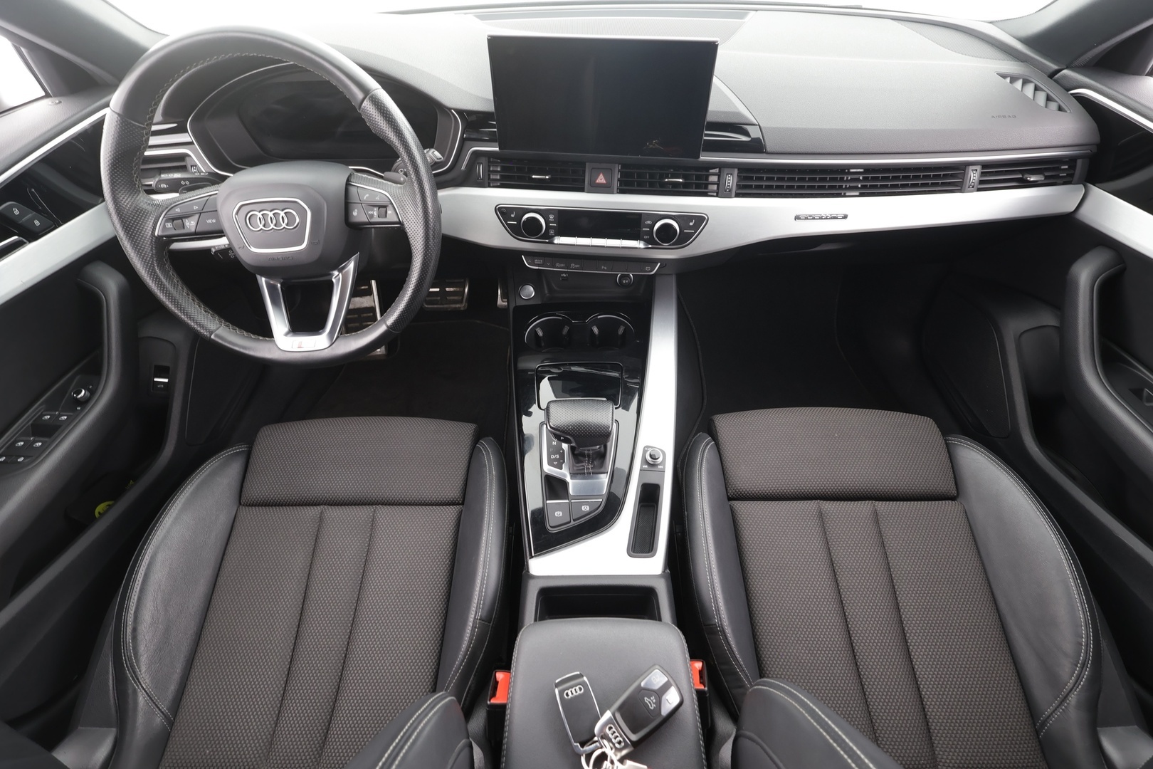 AUDI A4 2023
