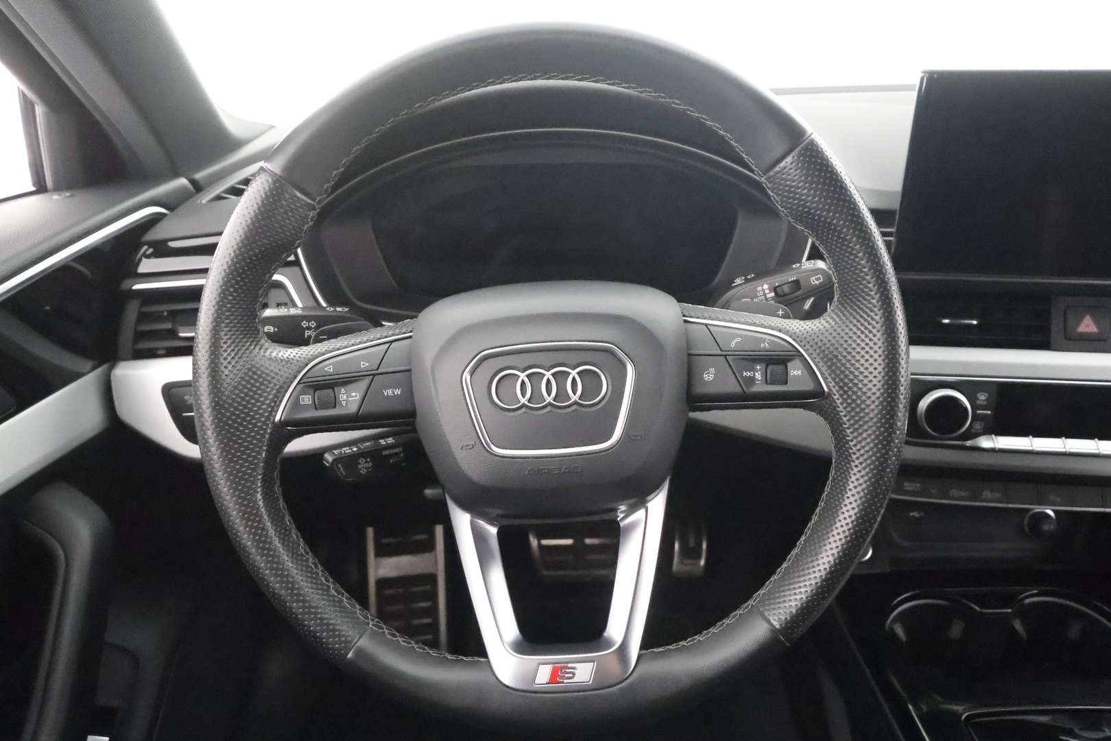 AUDI A4 2023