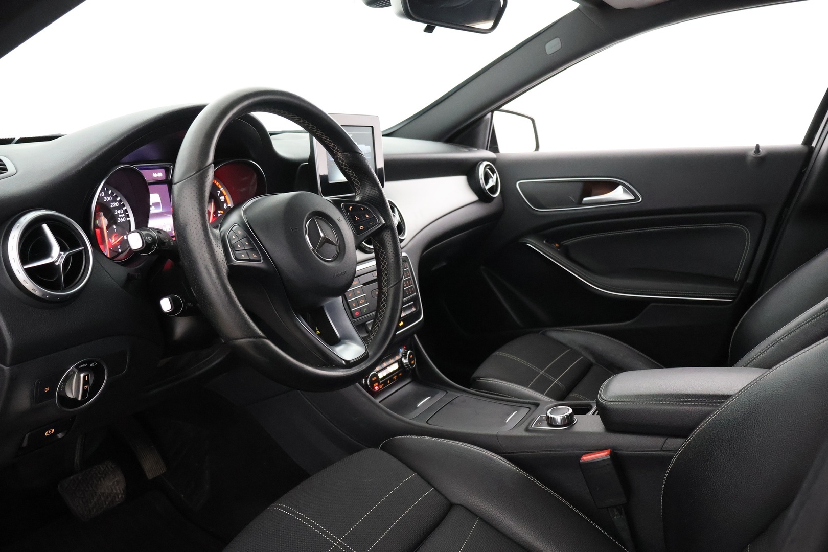 MERCEDES-BENZ GLA 2016