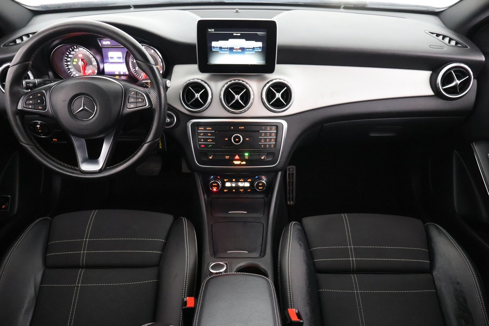 MERCEDES-BENZ GLA 2016