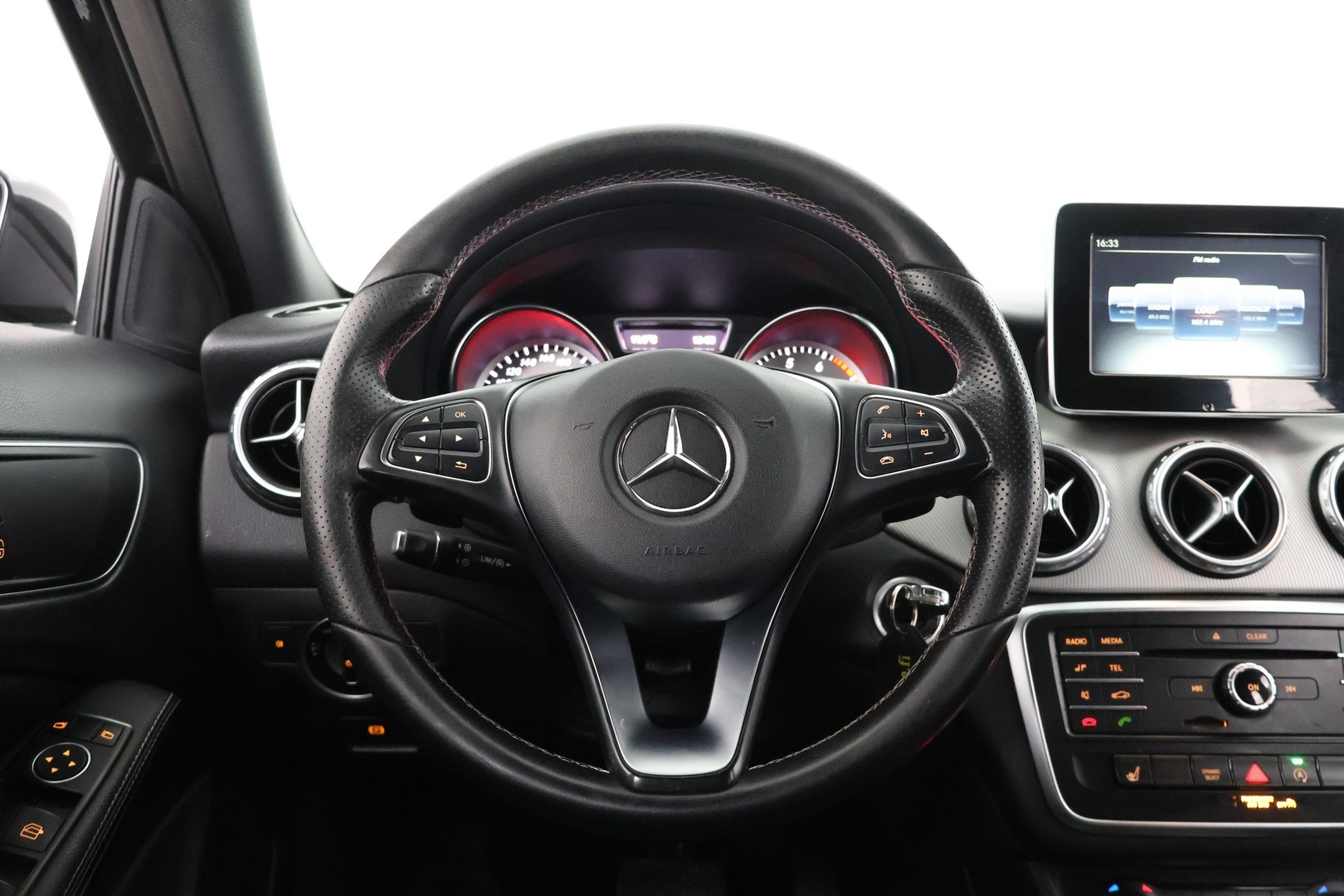 MERCEDES-BENZ GLA 2016