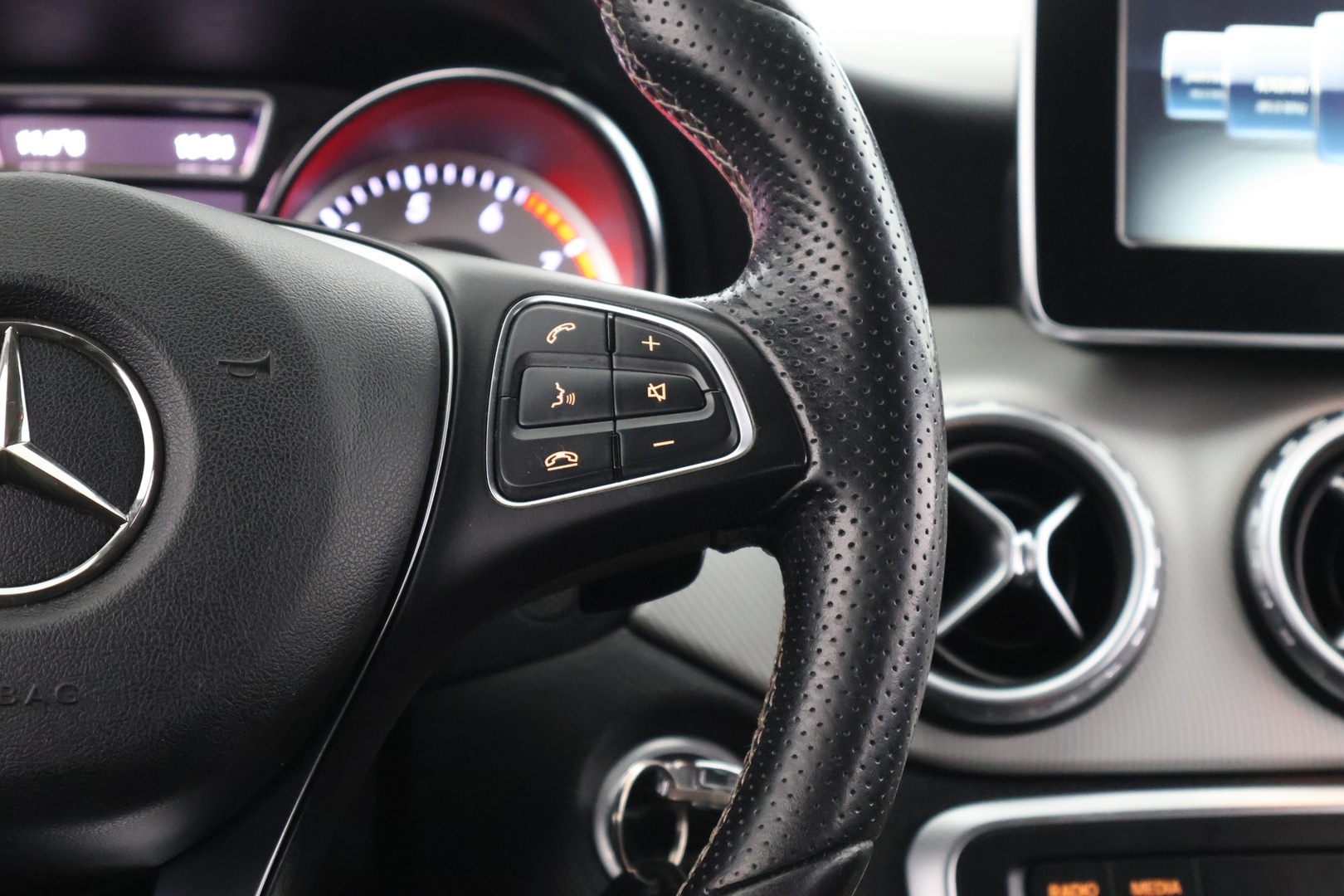 MERCEDES-BENZ GLA 2016