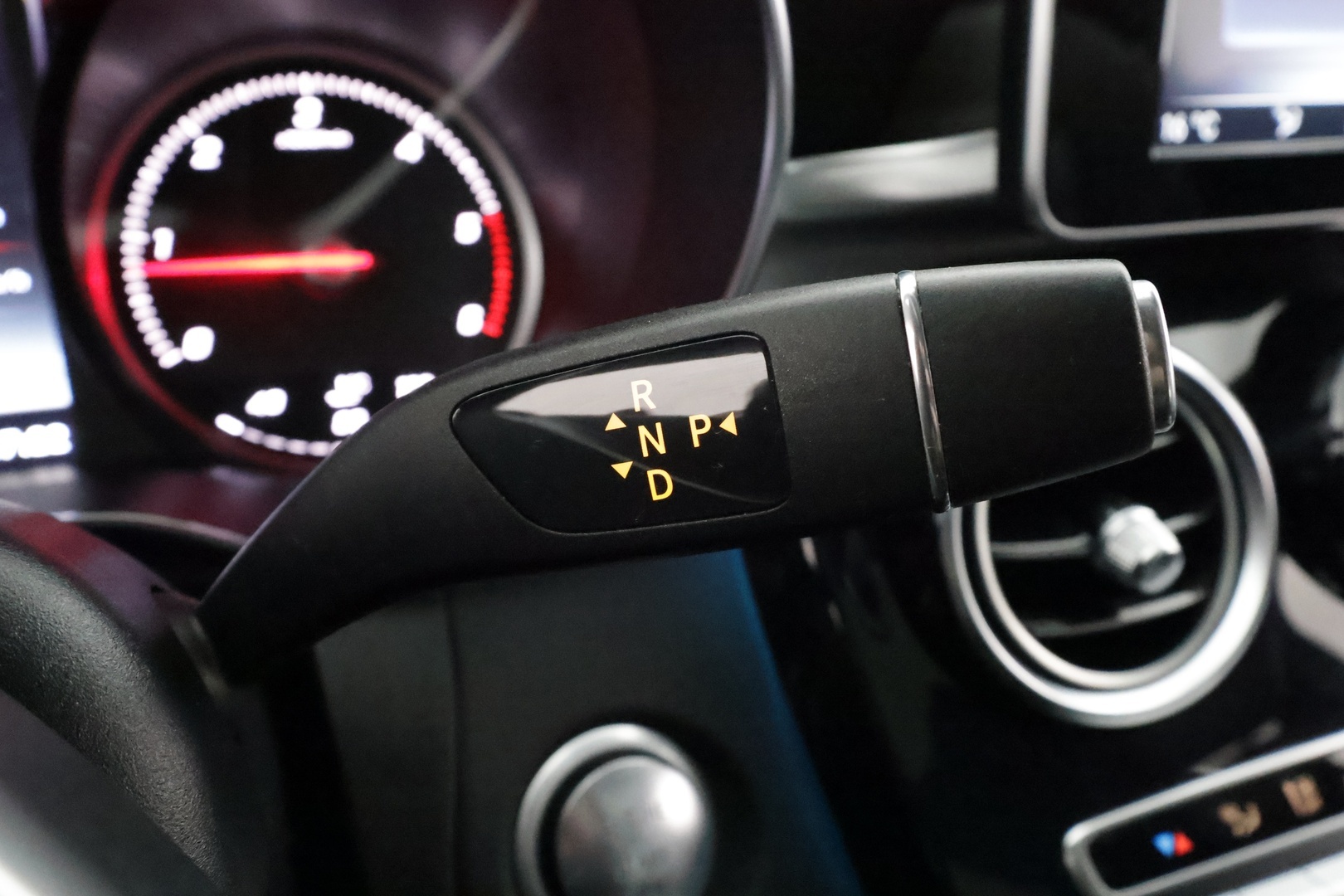 MERCEDES-BENZ C 2016