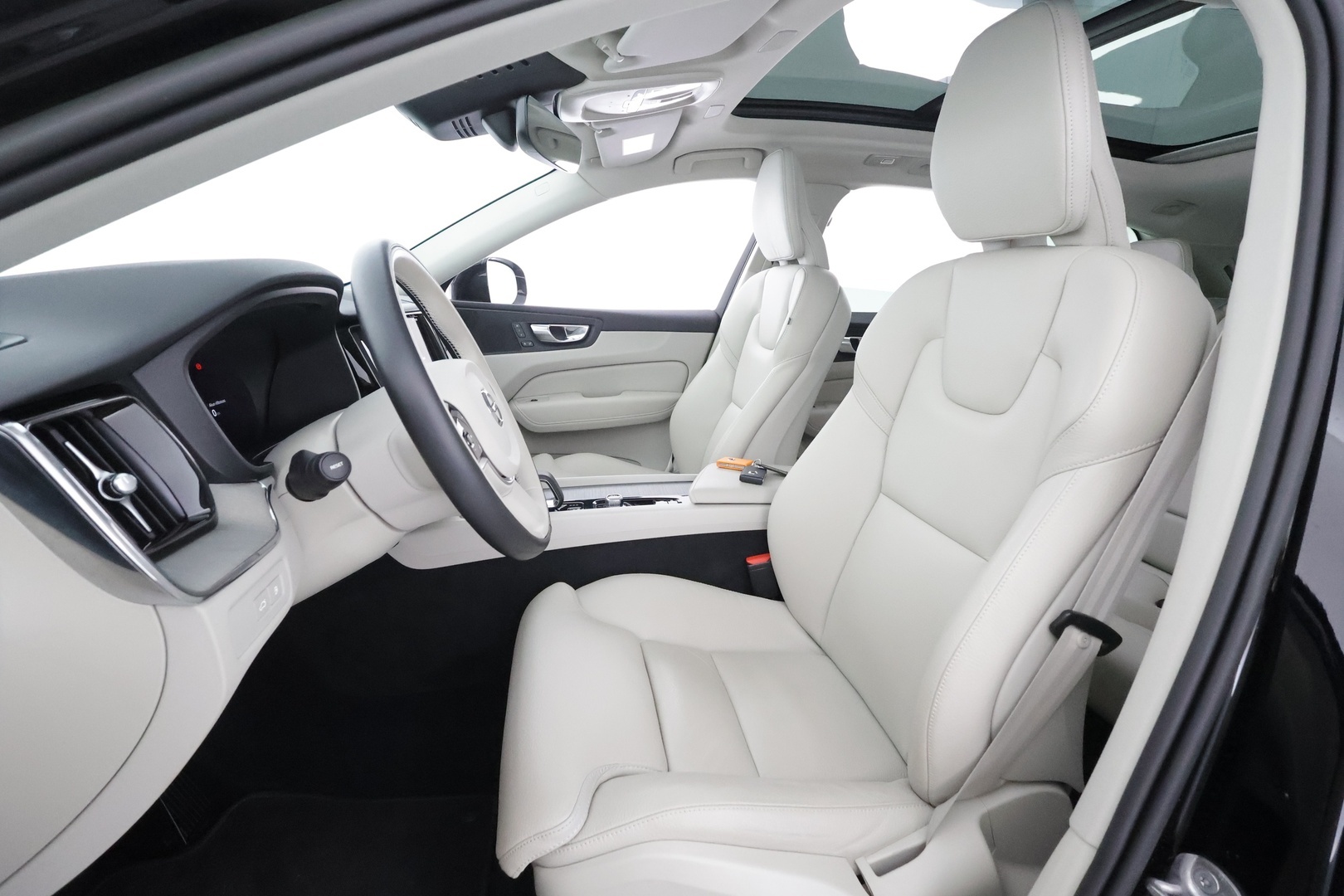 VOLVO XC60 2023