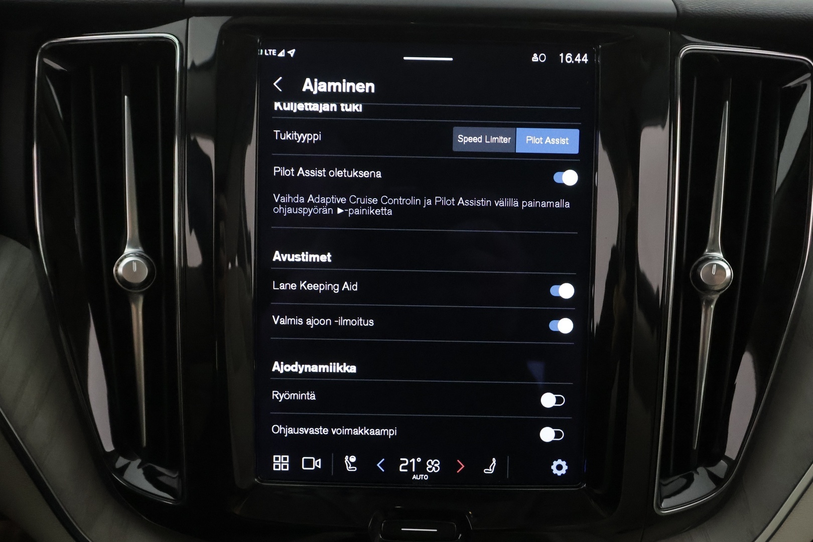 VOLVO XC60 2023