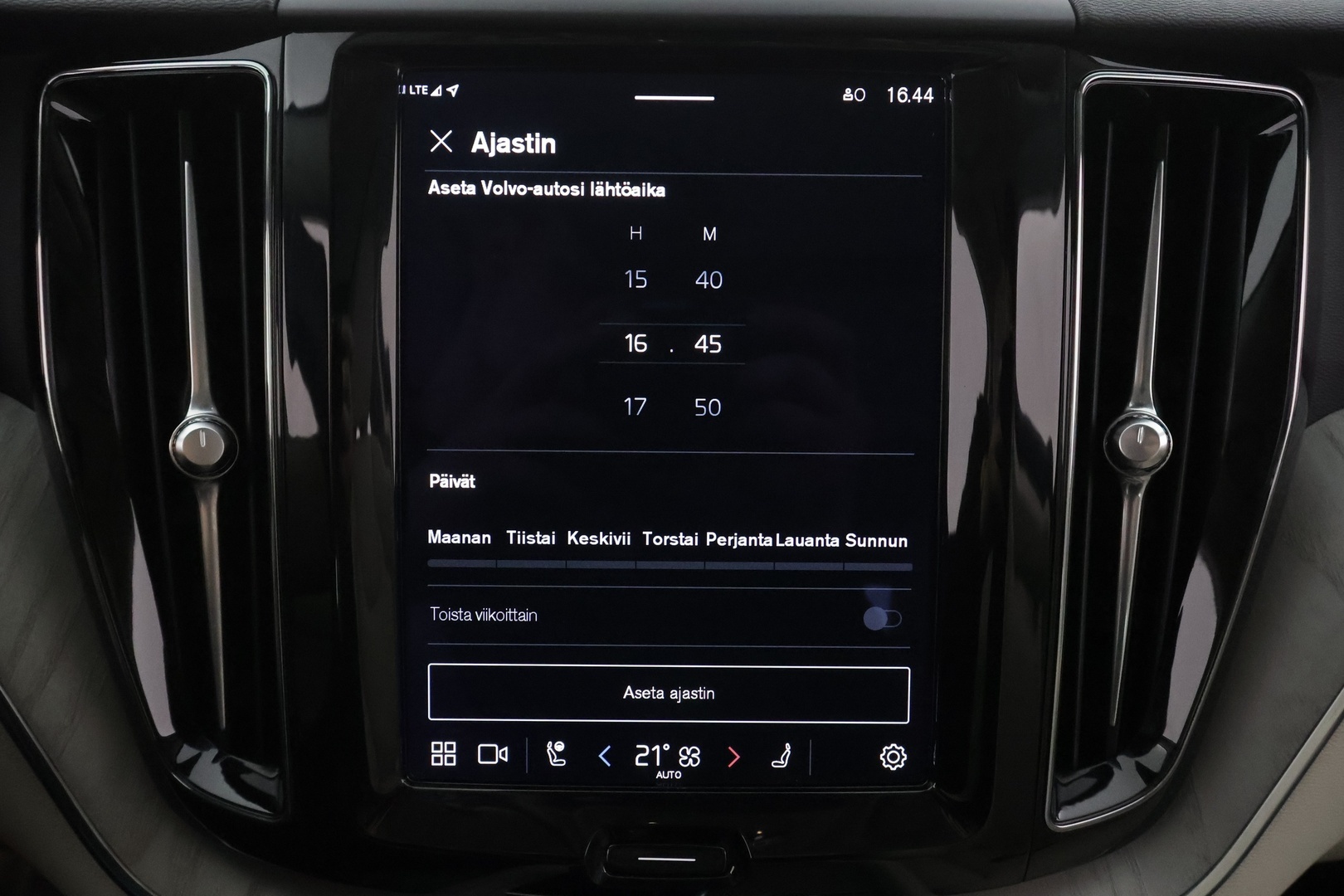 VOLVO XC60 2023
