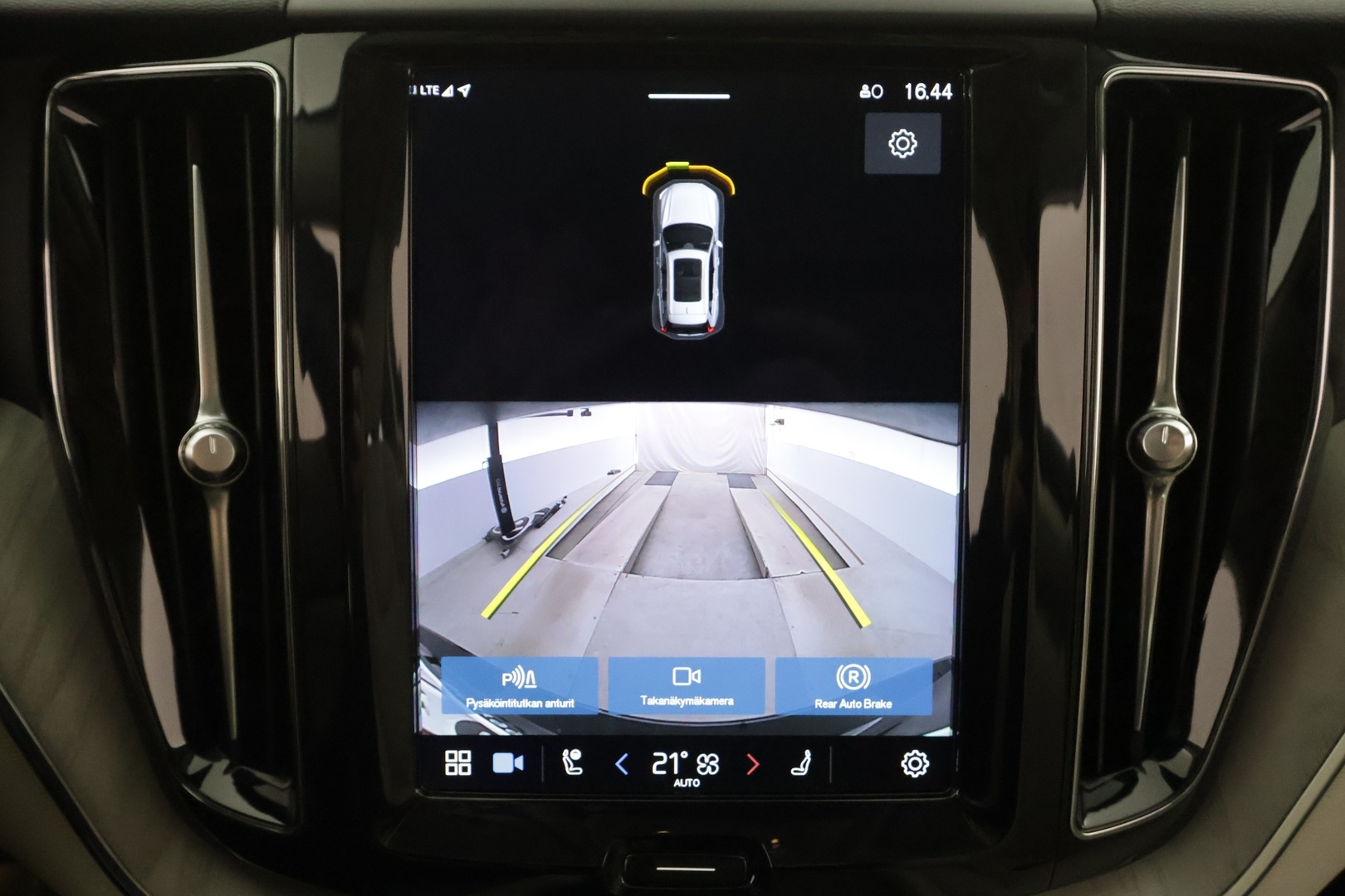 VOLVO XC60 2023