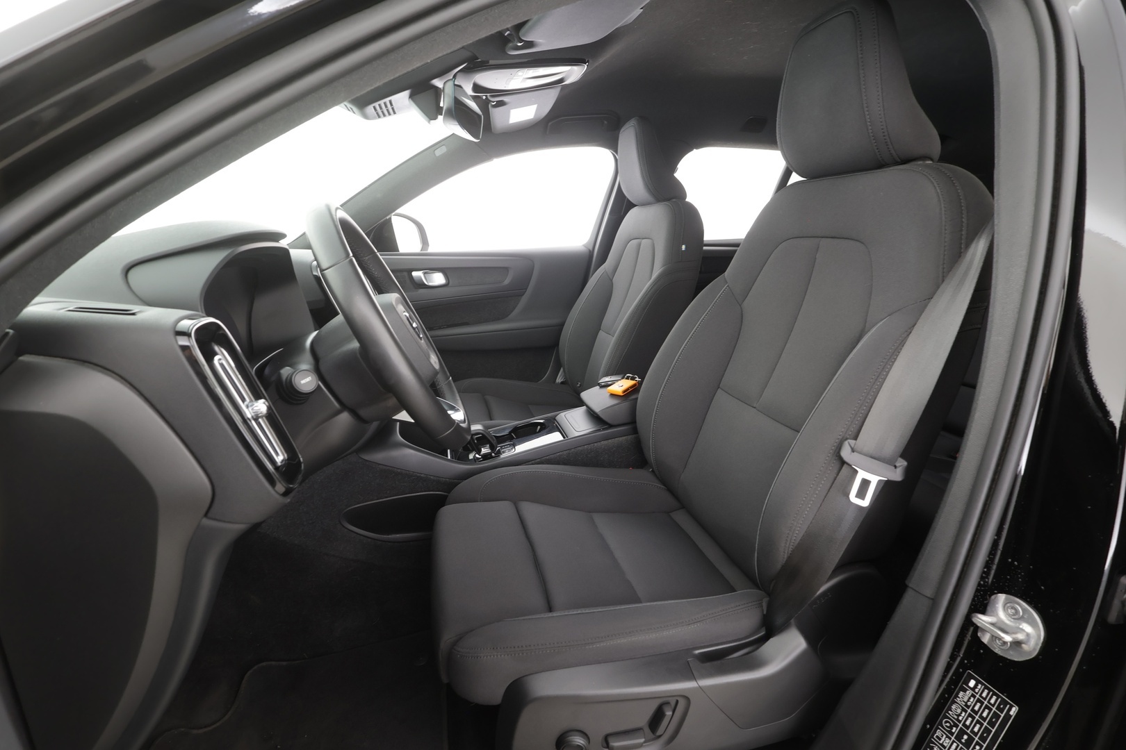 VOLVO XC40 2023